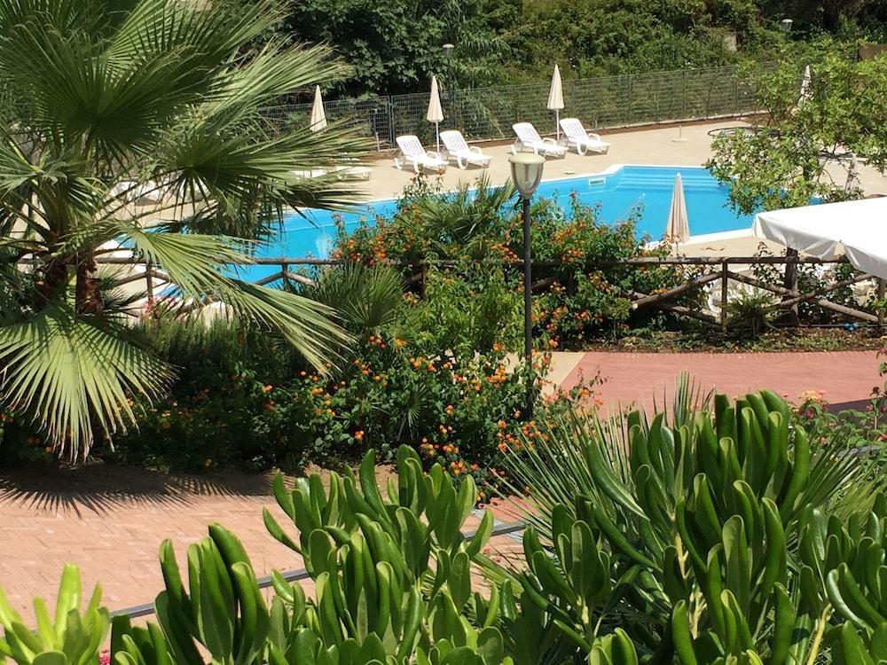 Residence Pietre Bianche Aparthotel Піццо Екстер'єр фото